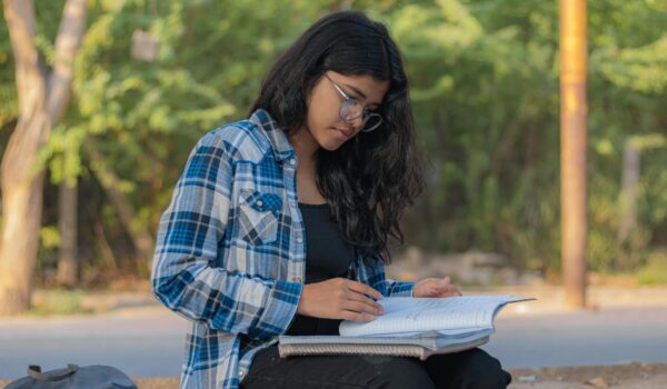 The Role of Ghostwriting Services in Master’s Thesis Completion: Benefits, Risks, and Ethical Considerations
